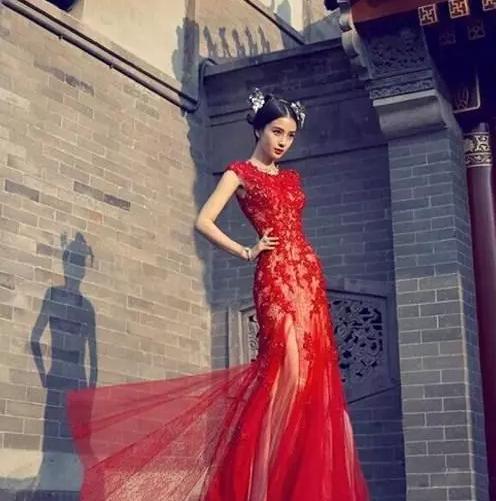 女星们穿红刺绣旗袍哪个更美呢
